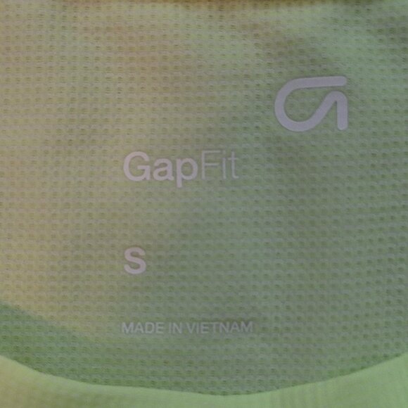 Gap Fit Alluring Yello Train Tee Shirt New with TAG! - Picture 4 of 12